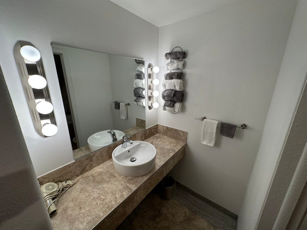 9080_101_8_bathroom