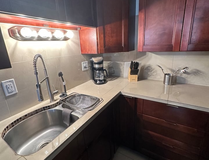 9080_102_5_kitchen_crop