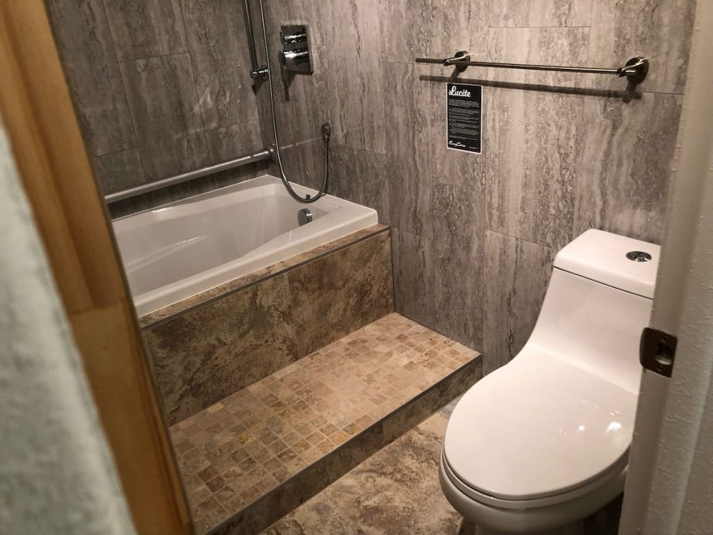 9080_103_6_bathroom