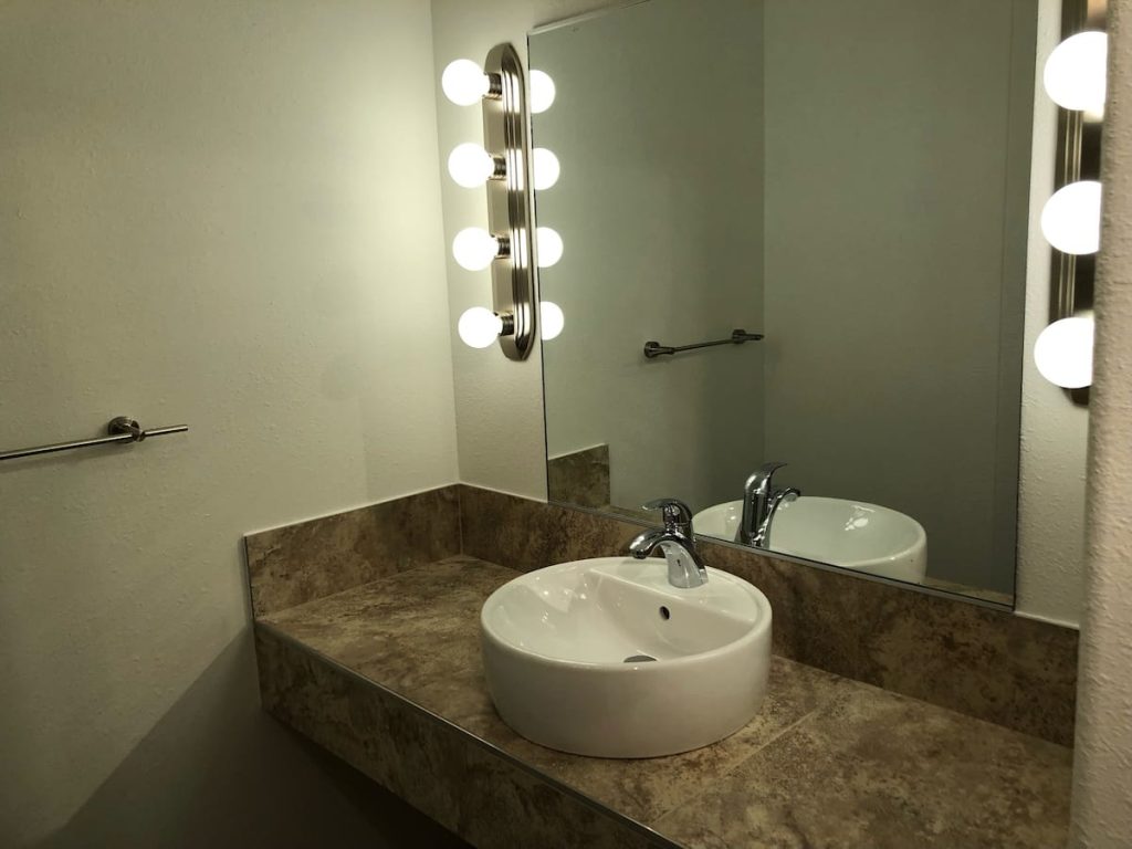 9080_103_7_bathroom