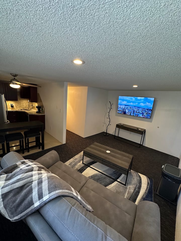 9080_201_2_livingroom_v