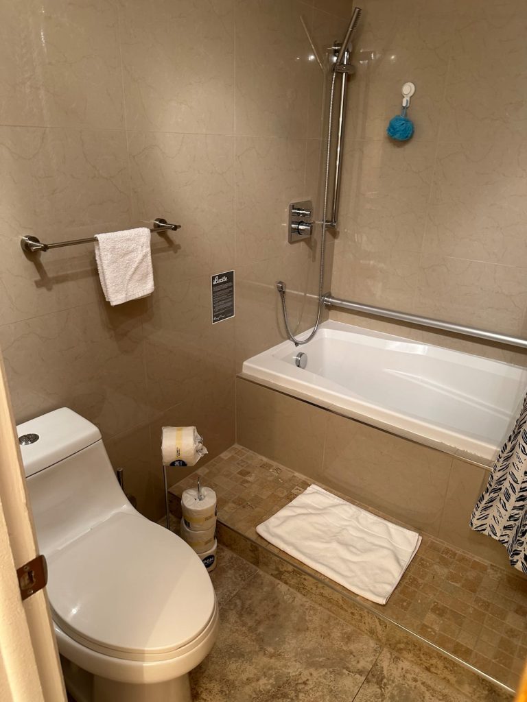 9080_201_8_bathroom_v