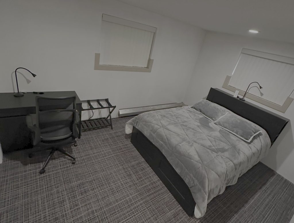 9080_203_6_bedroom_crop_IMG_3217