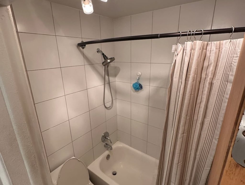 9080_204_7_bathroom_crop